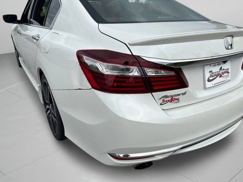 Used 2017 Honda Accord Sport Special Edition image 8