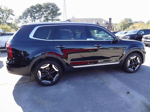 Used 2023 Kia Telluride S image 6