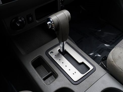 Used 2019 Nissan Frontier SV image 18