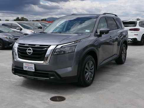 Used 2025 Nissan Pathfinder SV FWD image 7