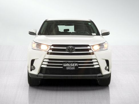 Used 2017 Toyota Highlander XLE w/ Protection Package #3 AWD/4WD image 9