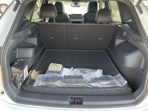 New 2026 Volkswagen Tiguan SE R-Line FWD image 9