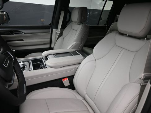 New 2025 Jeep Wagoneer Series II w/ Convenience Group I image 33