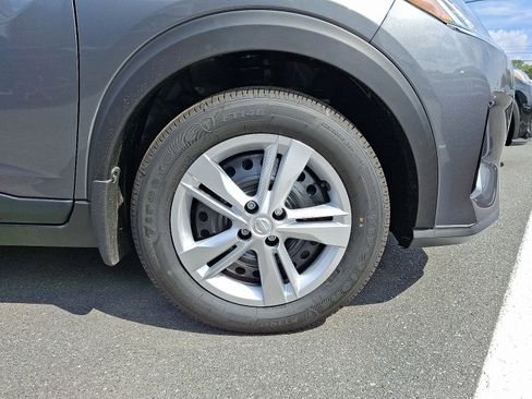 New 2025 Nissan Kicks Play S image 4