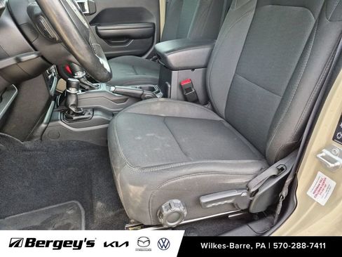 Used 2020 Jeep Gladiator Sport w/ Quick Order Package 24S AWD/4WD image 12