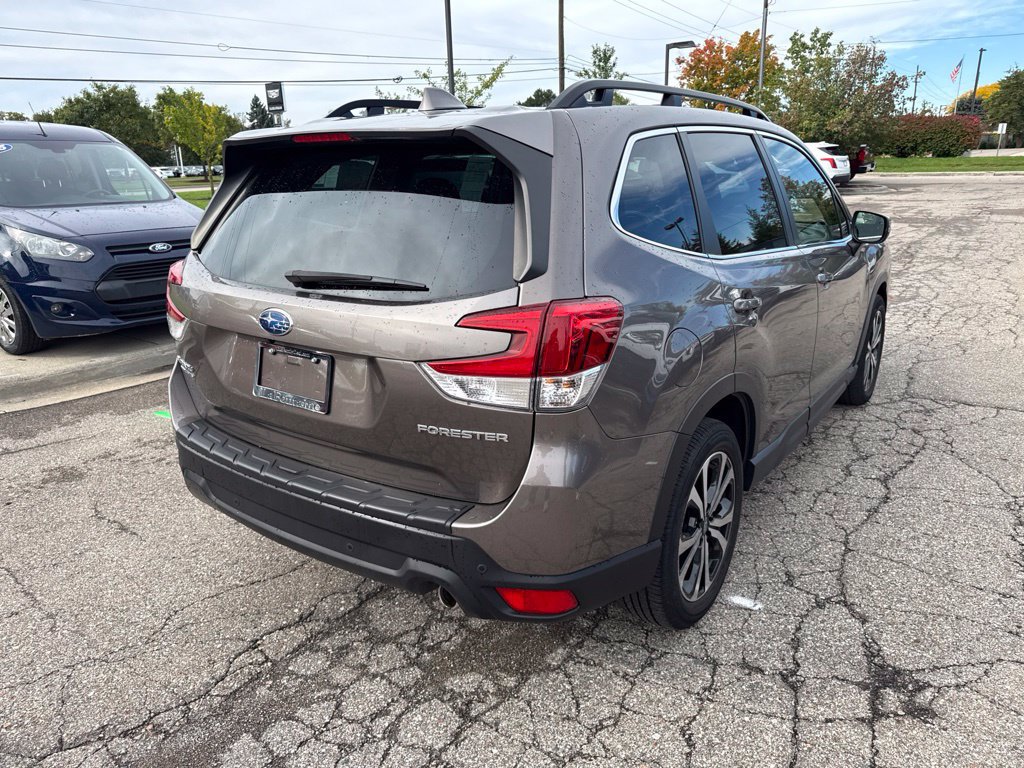 Used 2023 Subaru Forester Limited AWD/4WD image 5