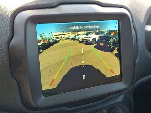 Certified 2022 Jeep Renegade Limited w/ Sun, Sound & Wheels Group image 20