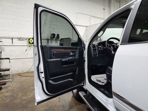 Used 2017 RAM 2500 Laramie AWD/4WD image 7