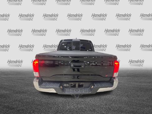 Used 2017 Toyota Tacoma SR5 w/ Tow Package RWD image 45