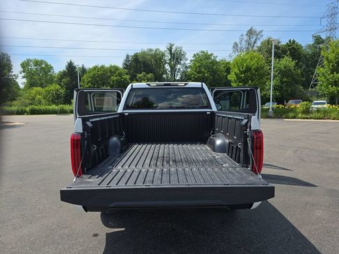 Used 2023 Toyota Tundra SR AWD/4WD image 14