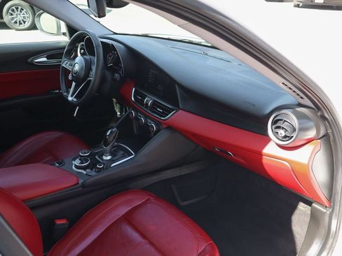 Used 2019 Alfa Romeo Giulia RWD image 39