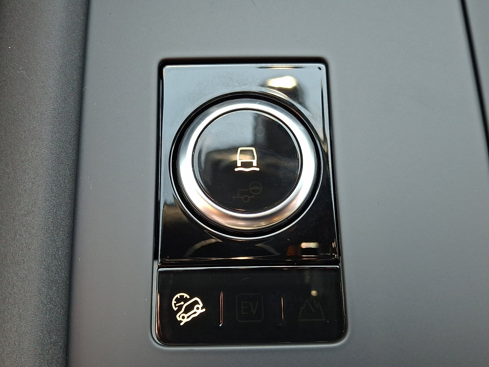 New 2026 Land Rover Discovery Limited Edition AWD/4WD image 22