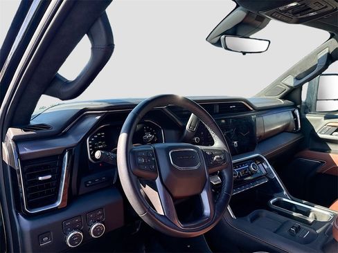Used 2025 GMC Sierra 2500 Denali Ultimate image 12