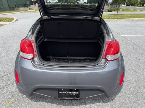 Used 2017 Hyundai Veloster FWD image 9