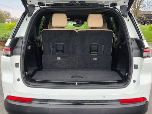 Used 2024 Jeep Grand Cherokee L Limited w/ Black Appearance Package image 38