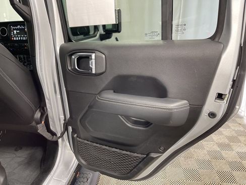 Used 2023 Jeep Wrangler Unlimited Sahara image 30