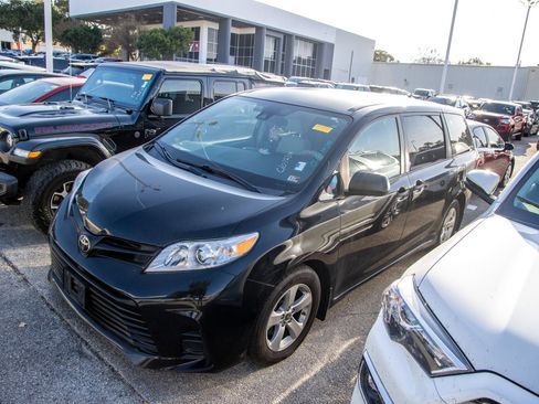 Used 2020 Toyota Sienna L image 3