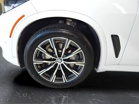 Used 2022 BMW X5 xDrive40i w/ M Sport Package AWD/4WD image 29
