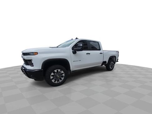 Used 2025 Chevrolet Silverado 2500 Custom w/ Custom Value Package AWD/4WD image 4