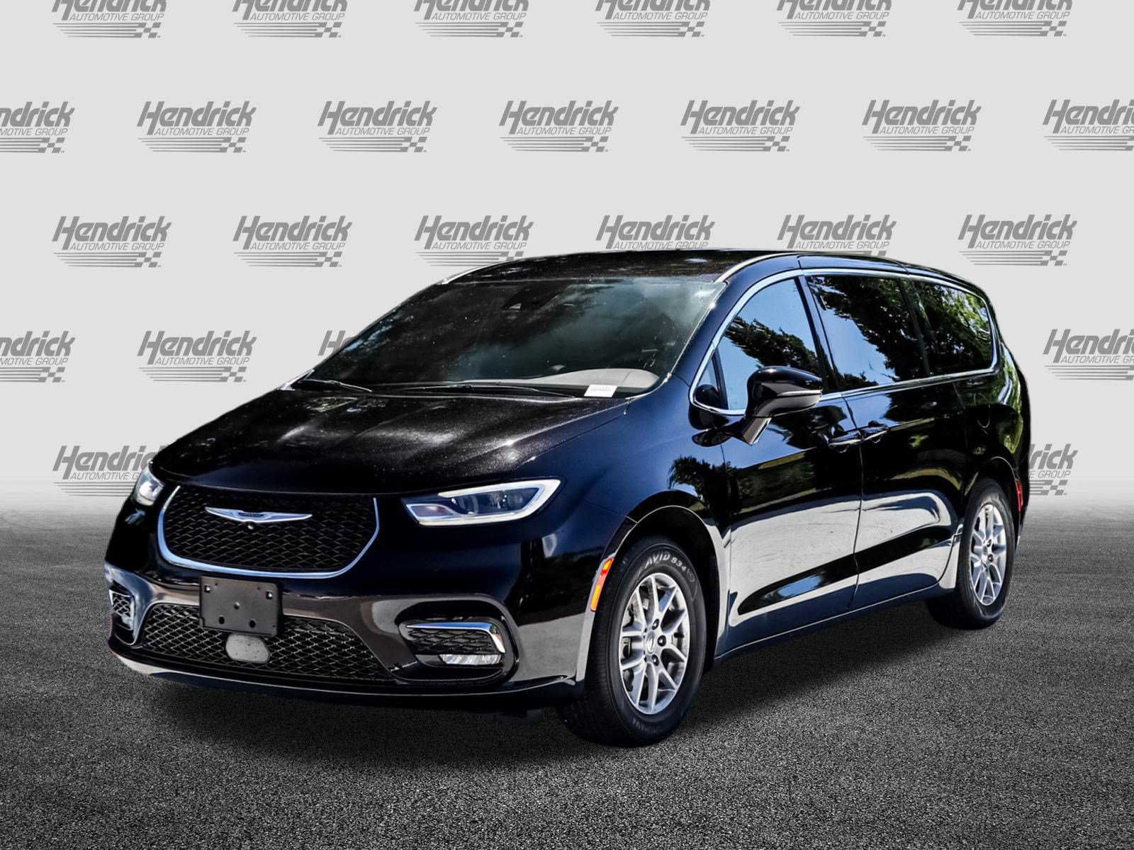 Used 2025 Chrysler Pacifica Select FWD image 5