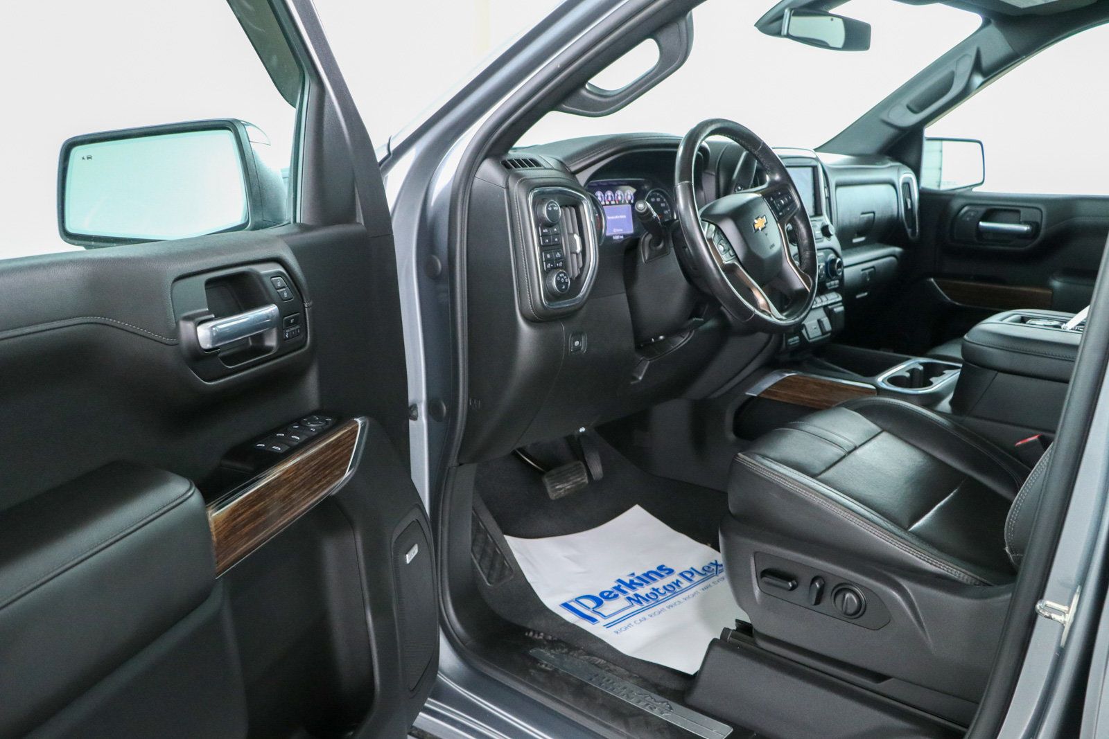 Used 2020 Chevrolet Silverado 1500 High Country AWD/4WD image 3
