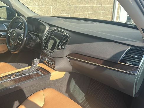Used 2016 Volvo XC90 T6 Momentum w/ Momentum Plus Package AWD/4WD image 18