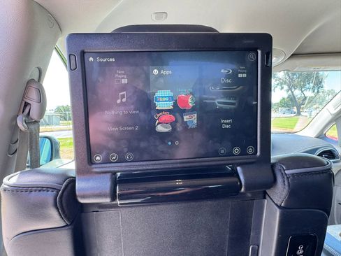 Used 2017 Chrysler Pacifica Limited FWD image 37