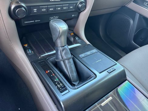 Used 2023 Lexus GX 460 Premium w/ Accessory Package AWD/4WD image 9