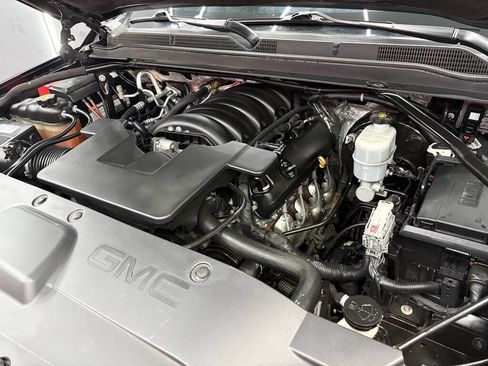 Used 2018 GMC Yukon Denali w/ Open Road Package AWD/4WD image 28