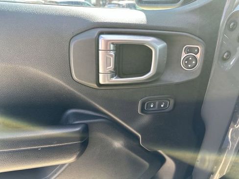 Used 2020 Jeep Wrangler Sport image 17