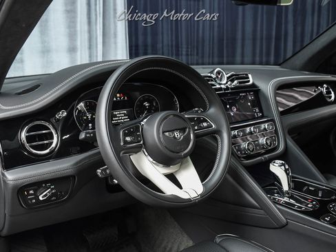 Used 2023 Bentley Bentayga Plug-In Hybrid image 8