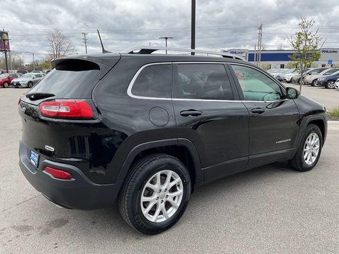 Used 2017 Jeep Cherokee Latitude w/ Cold Weather Group AWD/4WD image 7