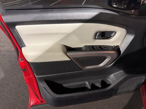 Used 2022 Nissan Titan SV w/ SV Convenience Package image 16