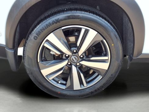 Used 2024 Nissan Rogue SL w/ SL Premium Package FWD image 9