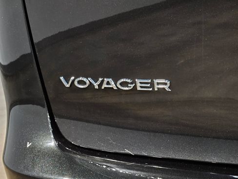 Used 2021 Chrysler Voyager L FWD image 35