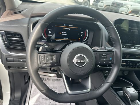 Used 2023 Nissan Rogue Platinum w/ Platinum Premium Package image 15