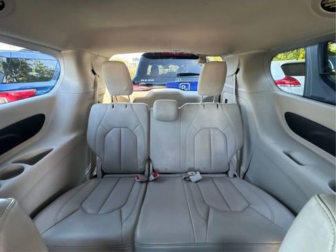 Used 2021 Chrysler Voyager Lxi FWD image 33