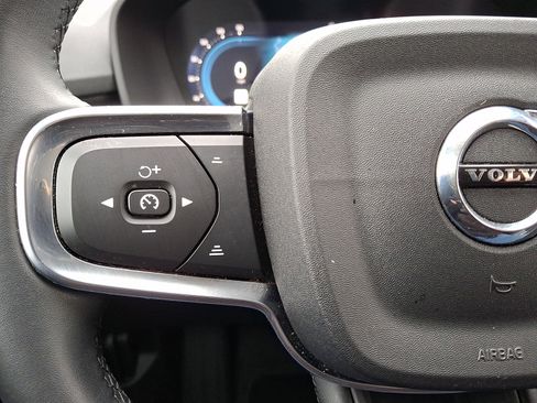 Certified 2025 Volvo XC40 B5 Plus image 22