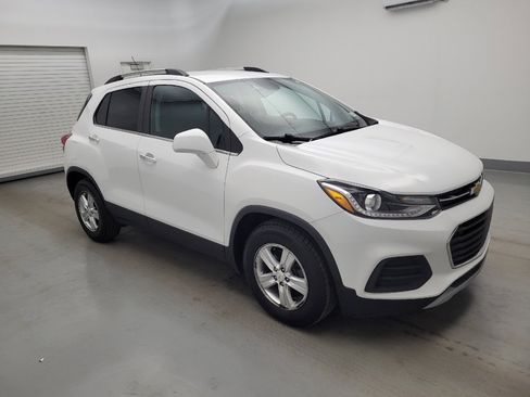Used 2020 Chevrolet Trax LT w/ LT Convenience Package FWD image 11