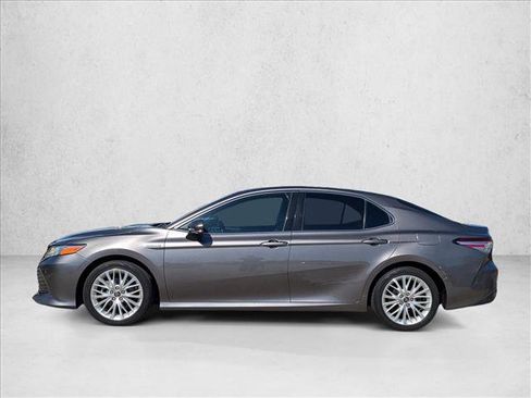 Used 2018 Toyota Camry XLE image 8