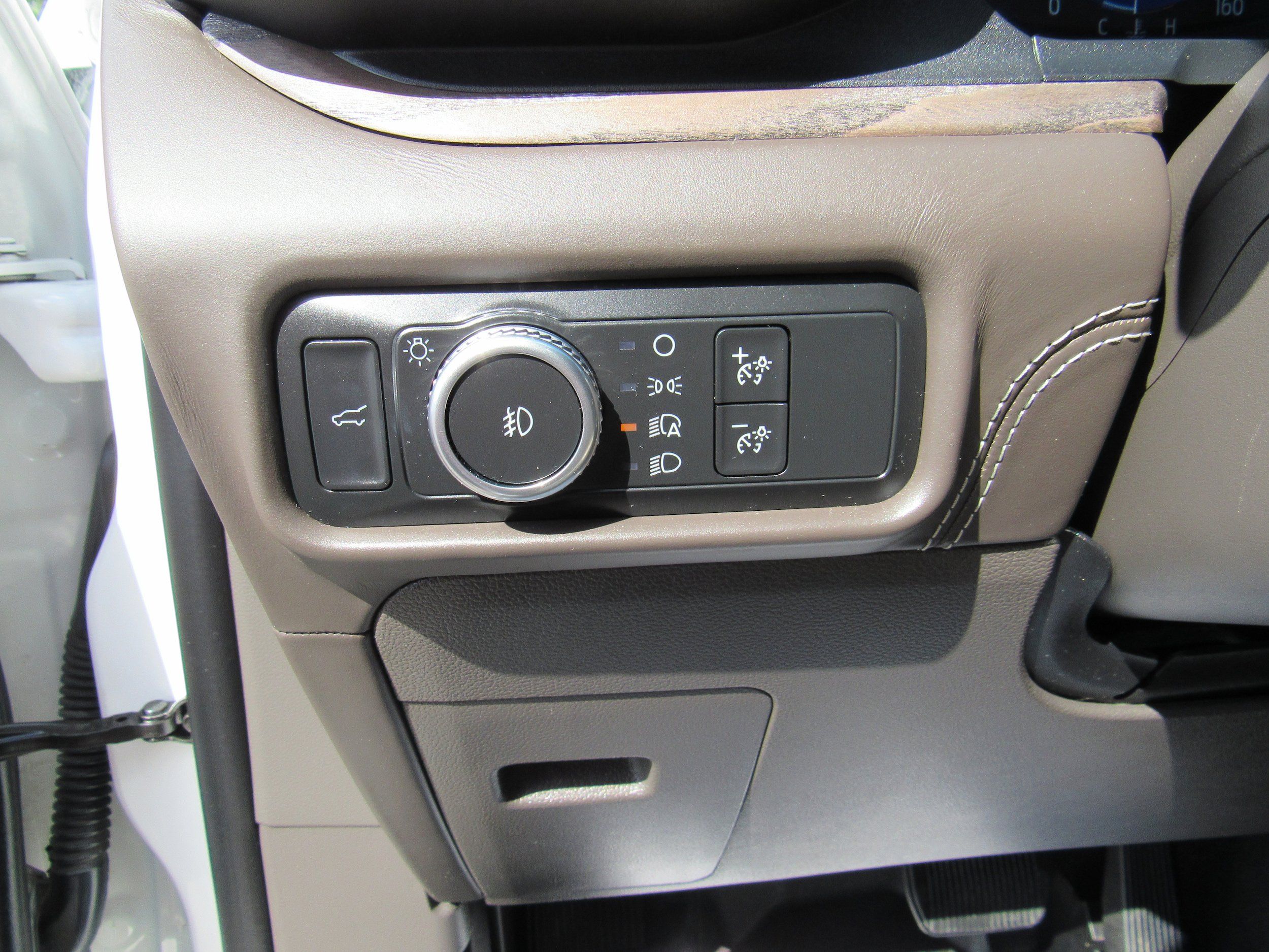 Used 2020 Ford Explorer Platinum w/ Premium Technology Package AWD/4WD image 13