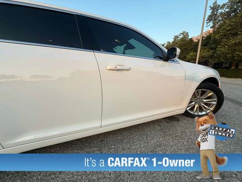 Used 2021 Chrysler 300 Touring L RWD image 23
