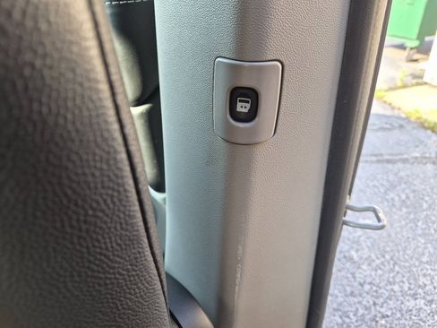 Used 2018 Dodge Grand Caravan SXT FWD image 34