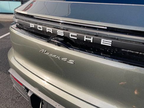 Used 2025 Porsche Macan 4S Electric AWD/4WD image 18