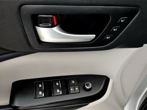 Certified 2019 Toyota Highlander Limited image 36