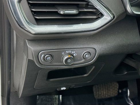 Used 2021 Chevrolet TrailBlazer LT w/ Premium Seating Package image 16