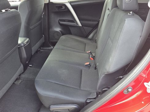 Used 2017 Toyota RAV4 LE image 5
