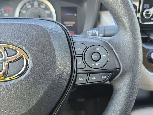 Used 2022 Toyota Corolla LE w/ LE Convenience Package FWD image 17