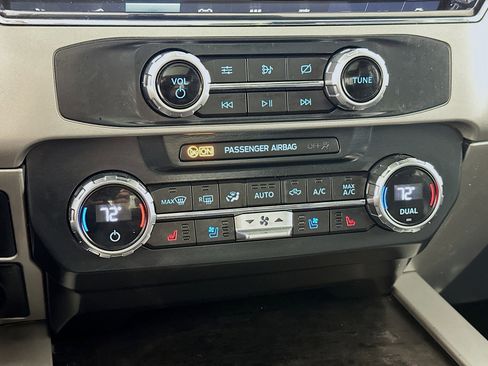 Used 2022 Ford F250 Lariat w/ Black Appearance Package image 16