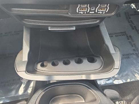 Used 2025 Chrysler Pacifica Select FWD image 33